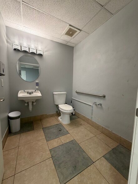 More Photos Of 621 Lake Ave, Lake Worth Beach Storefront Retail Office For Lease