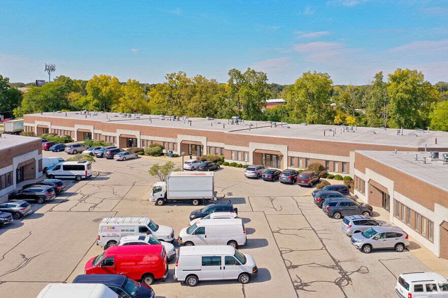 More Photos Of 4300 Regency Dr, Glenview Warehouse For Lease