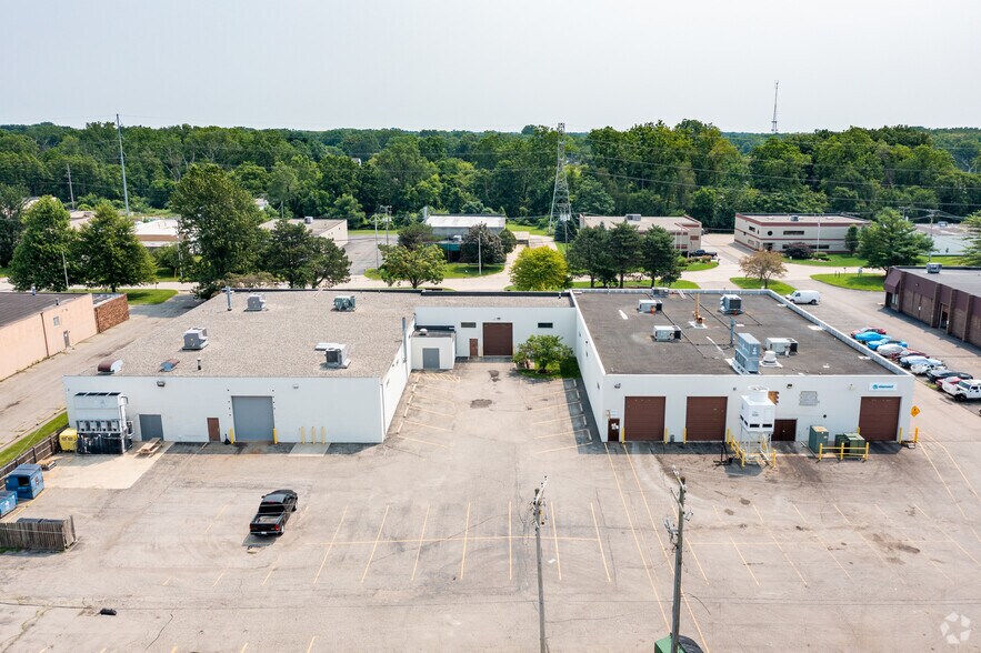 More Photos Of 5815 E Executive Dr, Westland Manufacturing For Lease