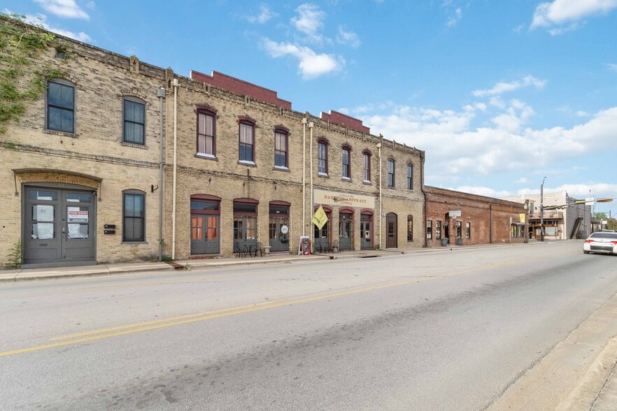 More Photos Of 709 Chestnut St, Bastrop Storefront Retail Residential For Sale