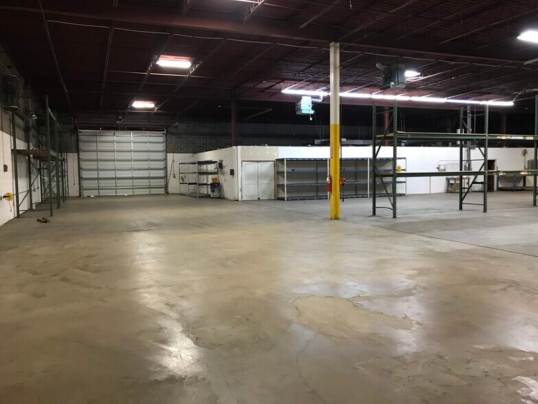 More Photos Of 3817 Air Park St, Memphis Warehouse For Sale