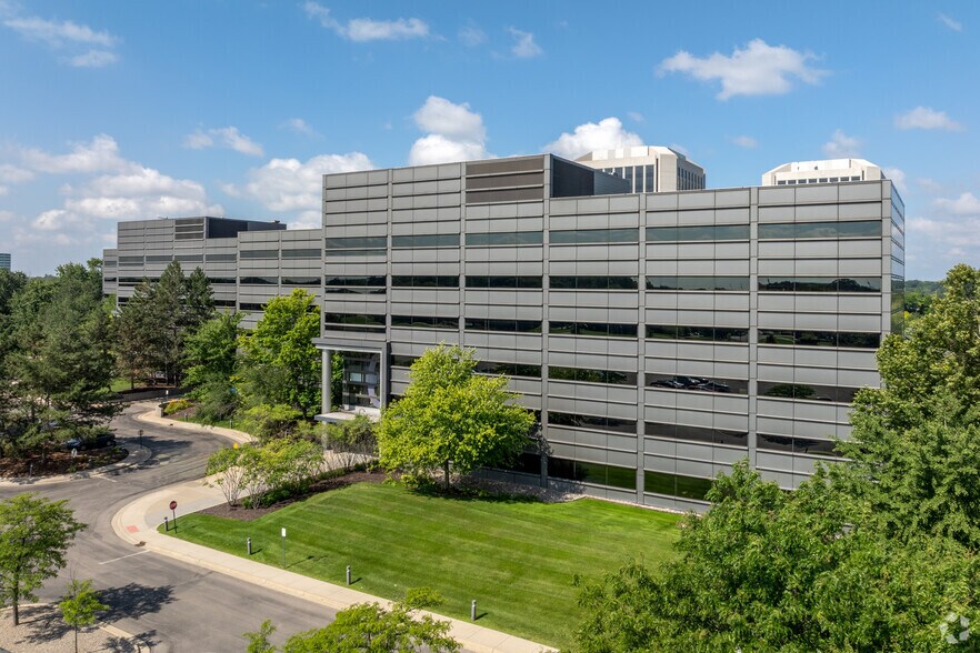 More Photos Of 4-6 Parklane Blvd, Dearborn Office For Lease