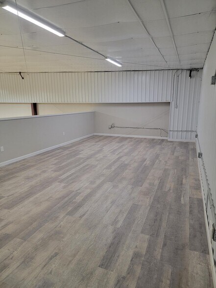 More Photos Of 341 1st St, Mead Warehouse For Sale