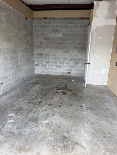 More Photos Of 703 Old Scenic Hwy, Lake Wales Self Storage For Lease