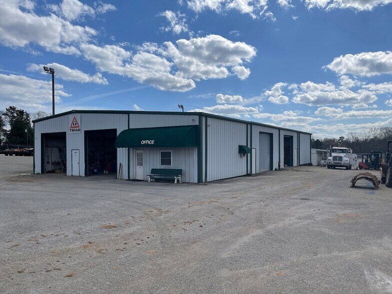 More Photos Of 391 Leonard Rd, Greer Truck Terminal For Lease