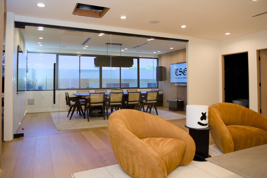 More Photos Of 648 N St. Andrews Pl, Los Angeles Loft Creative Space For Lease