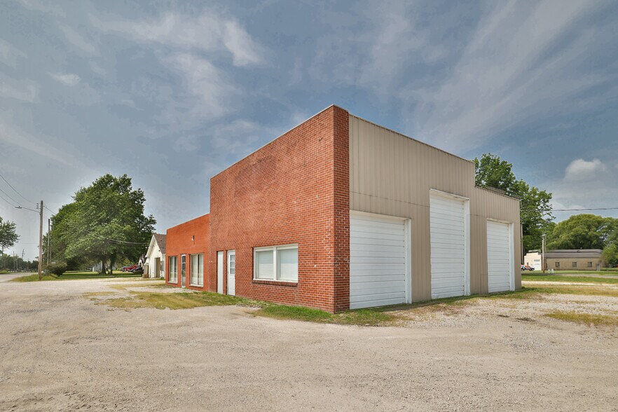 More Photos Of 205 S Old Route 66, Hamel Service For Sale