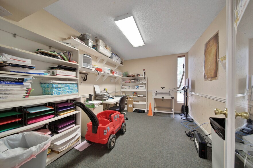 More Photos Of 6265 Shadowbend, The Woodlands Coworking Space