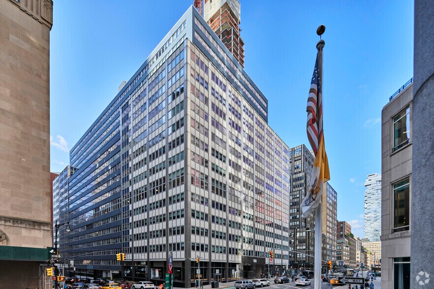 More Photos Of 44-88 Park Pl, New York Office For Lease