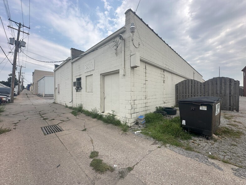 More Photos Of 2322-2324 O St, Lincoln Storefront For Sale