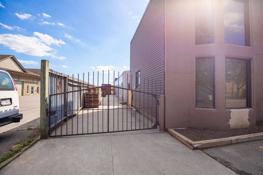 More Photos Of 190 Hempstead Dr, Hamilton Refrigeration Cold Storage For Sale