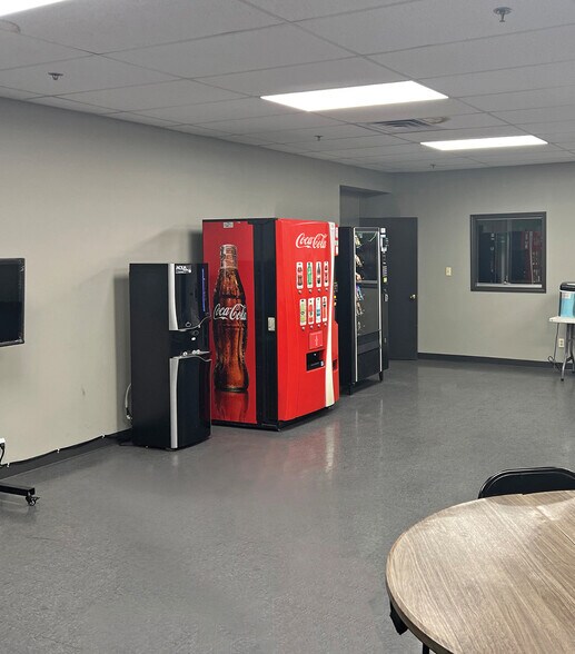 More Photos Of 2941-3055 Norbrook Dr, Memphis Distribution For Lease