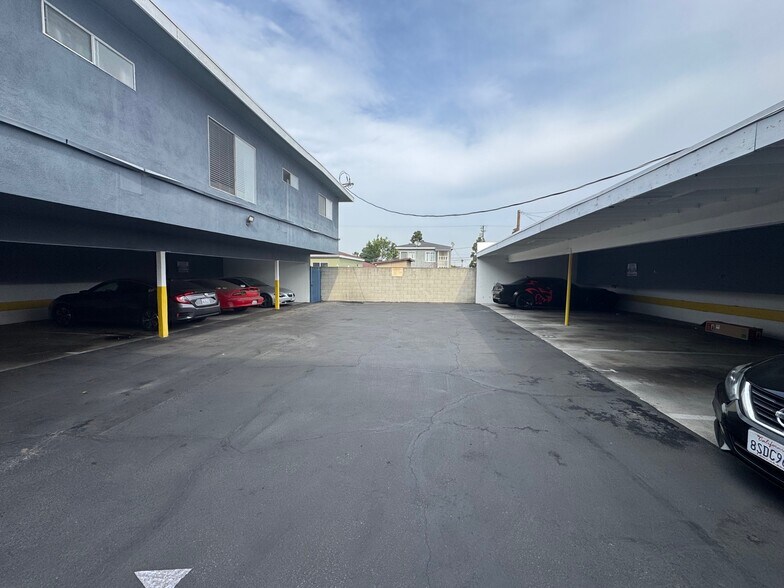 More Photos Of 13922 Yukon Ave, Hawthorne Apartments For Sale