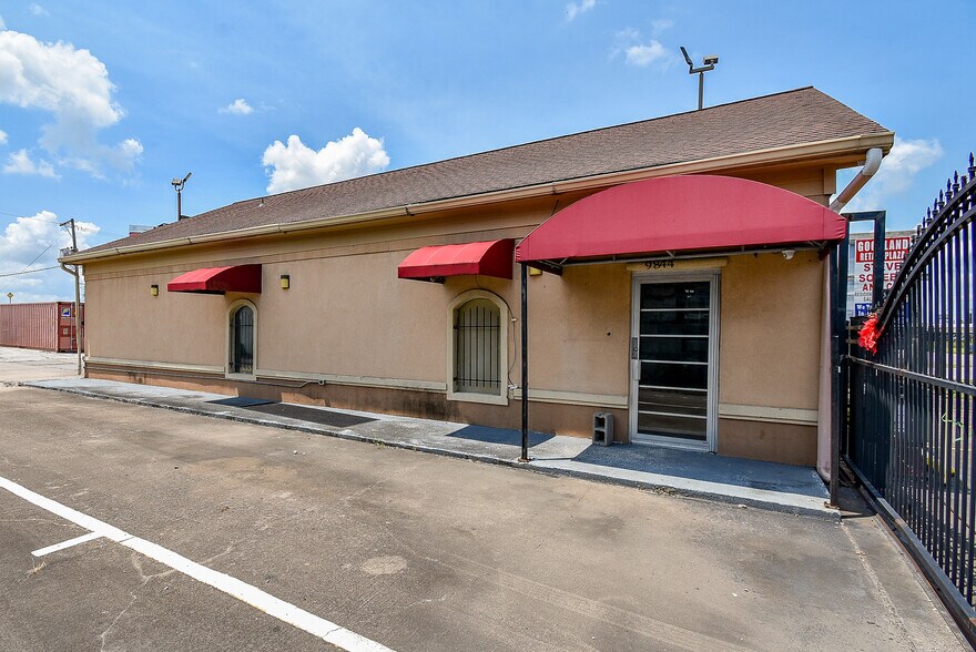 More Photos Of 9527 Ponderosa Ln, Houston Medical For Lease