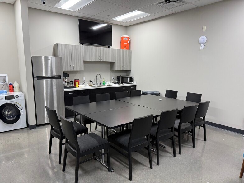 More Photos Of 1445 Airport Rd, Gallatin Distribution For Lease