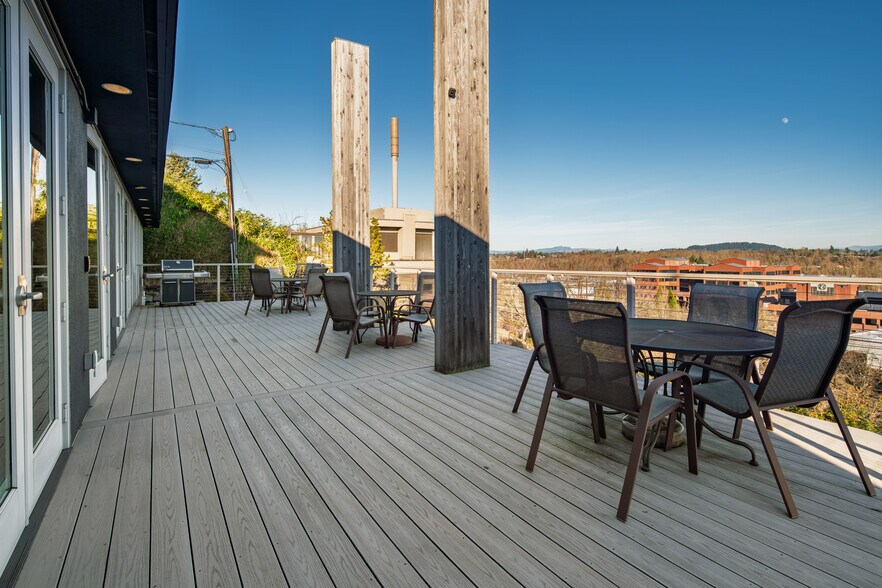 More Photos Of 4540 S Kelly Ave, Portland Office For Sale
