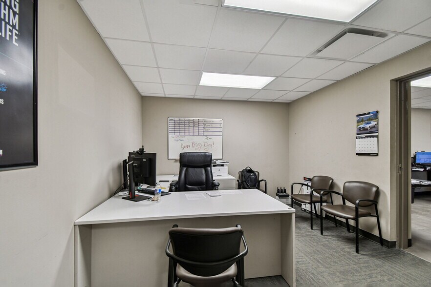 More Photos Of 4811 W Sligh Ave, Tampa Warehouse For Lease