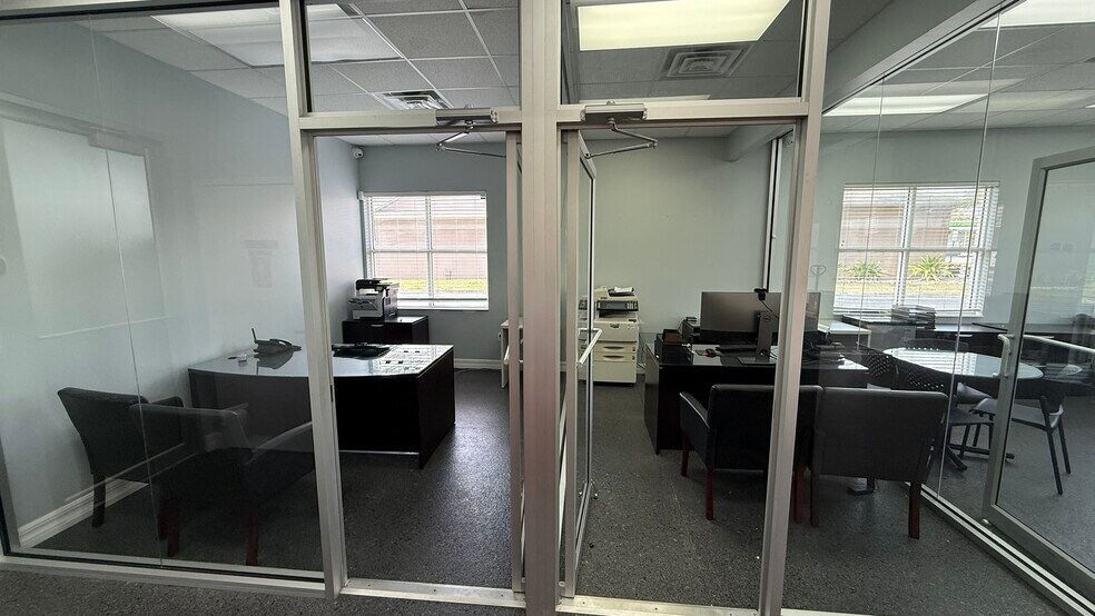 More Photos Of 2844 Manatee Ave E, Bradenton Flex For Sale