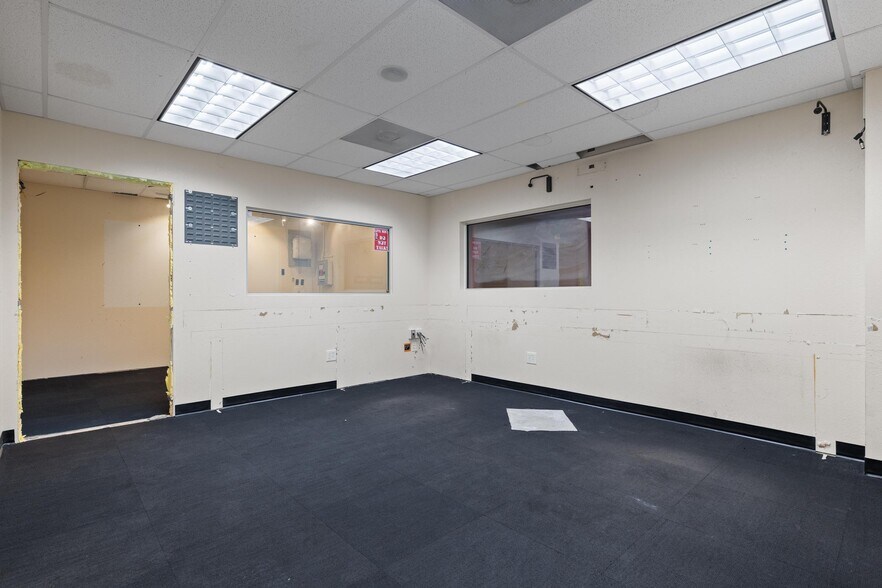 More Photos Of 5021 W Nassau St, Tampa Manufacturing For Lease