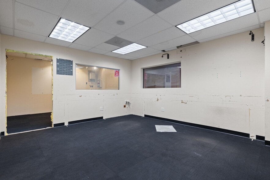 More Photos Of 5021 W Nassau St, Tampa Manufacturing For Sale