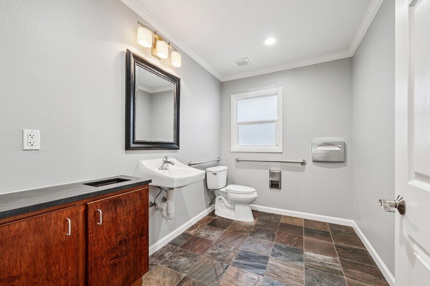 More Photos Of 14000 E 14th St, San Leandro Medical For Sale