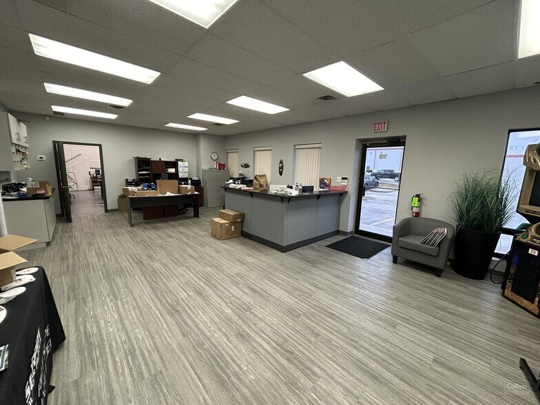 More Photos Of 846 Marion St, Winnipeg Warehouse For Lease