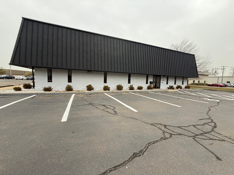 More Photos Of 182 Commerce St, East Haven Manufacturing For Lease