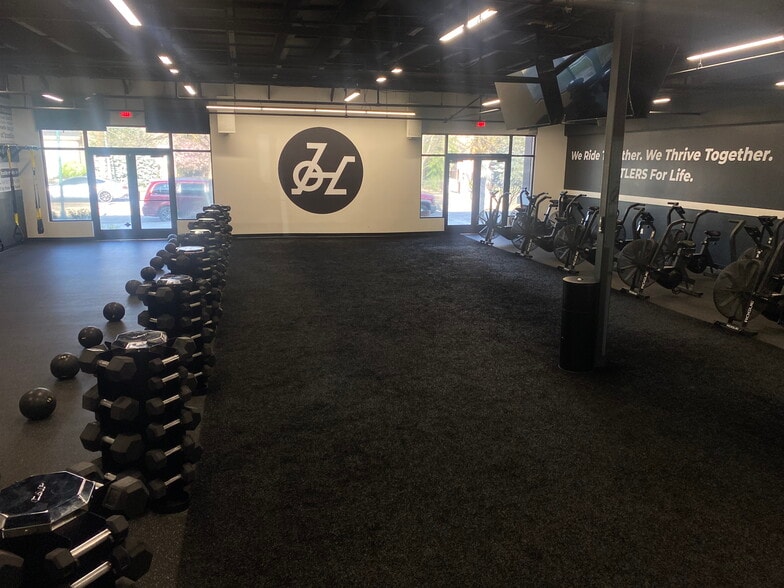 More Photos Of 228 E Plaza Dr, Eagle Freestanding For Lease