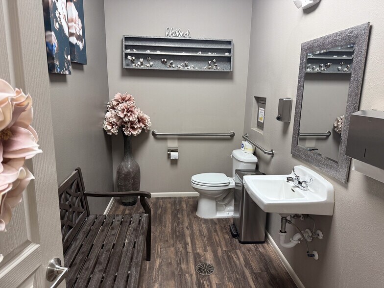 More Photos Of 3220 Buddy Owens Ave, McAllen Medical For Lease