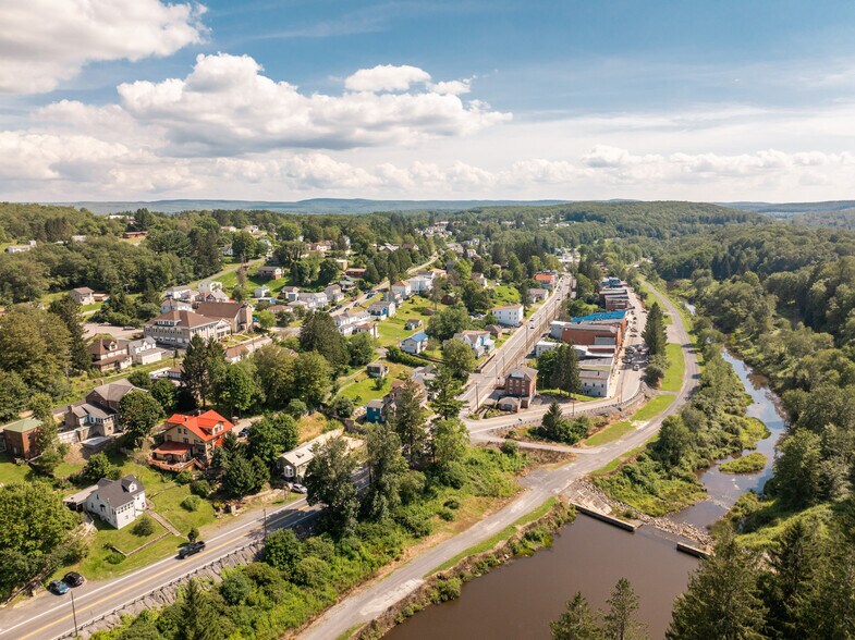 More Photos Of 541 Spruce St, Thomas Flex For Sale