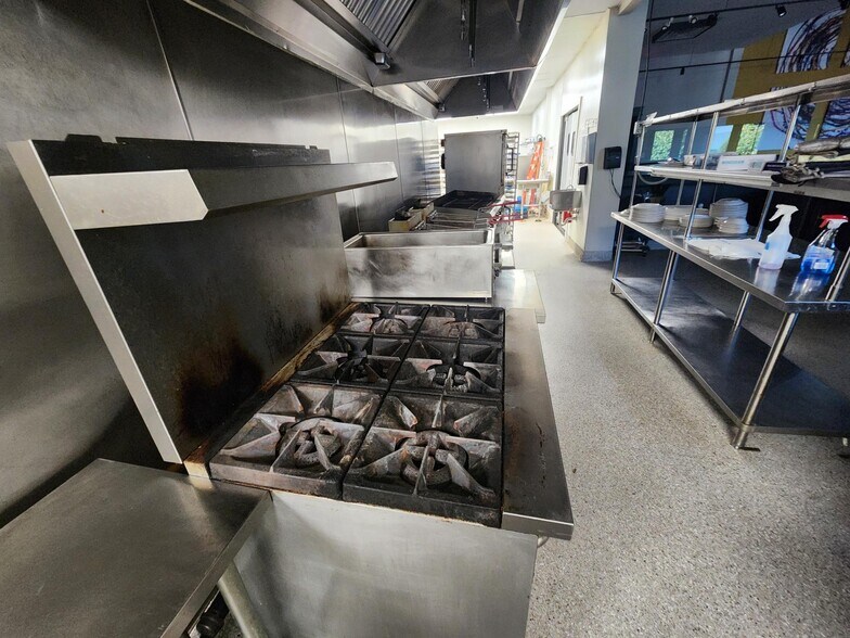 More Photos Of 250 Bordeaux Dr, Thomson General Retail For Sale