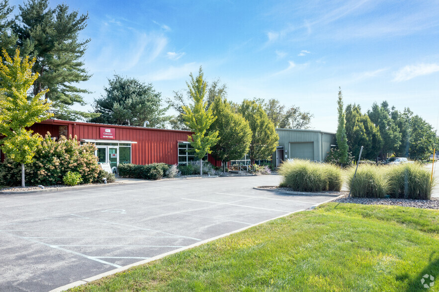 Primary Photo Of 199 West Rd, Pleasant Valley Warehouse For Lease