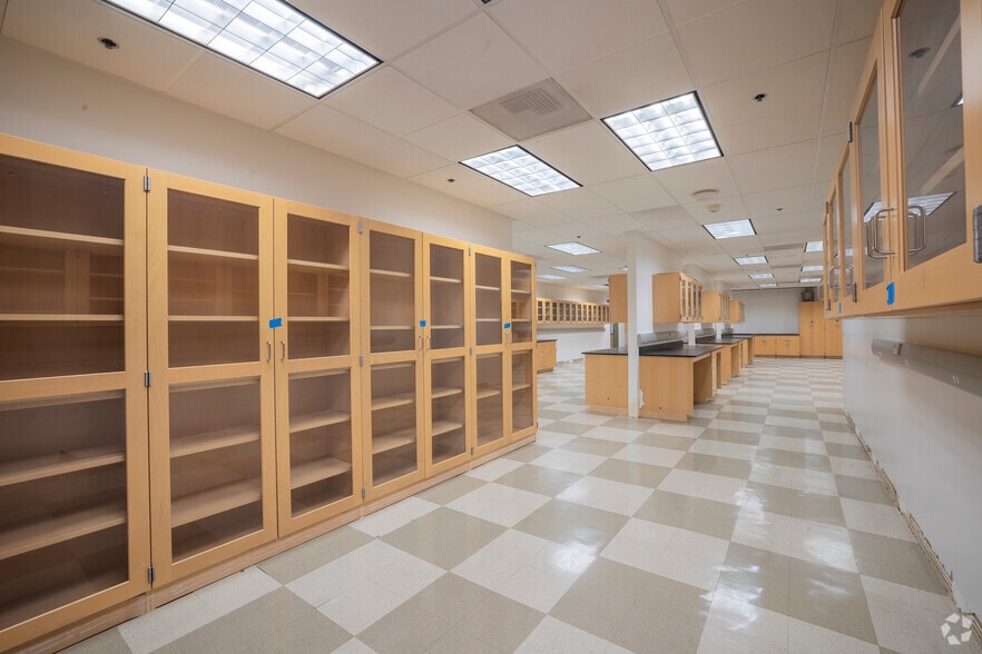 More Photos Of 355 N Wiget Ln, Walnut Creek Office For Sale