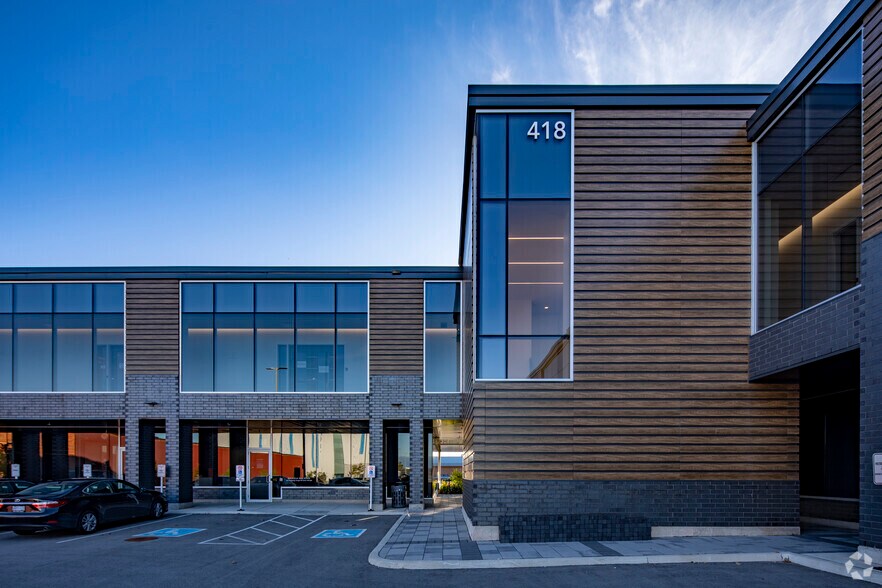 More Photos Of 418-438 Iroquois Shore Rd, Oakville Office For Lease
