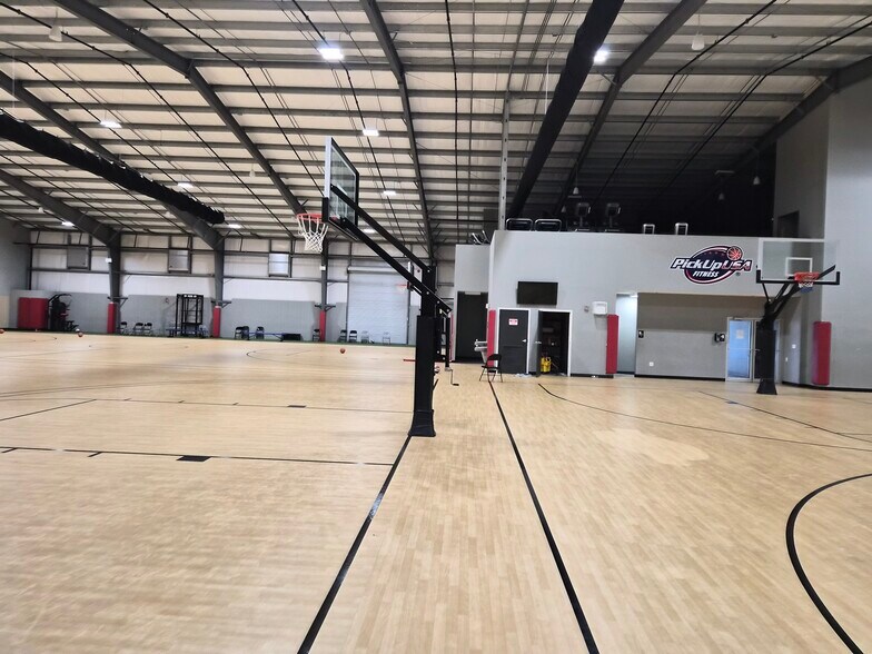 More Photos Of 8200 Cypress Plaza Dr, Jacksonville Health Club For Lease