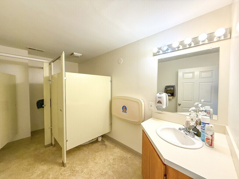 More Photos Of 2335 Columbia Hwy, Pulaski Industrial For Sale