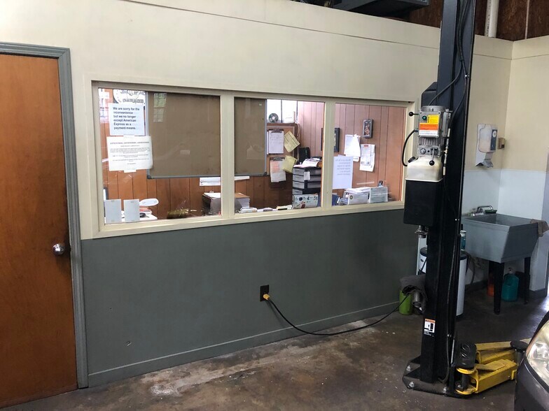 More Photos Of 2262 Township Ln, Tucker General Retail For Sale