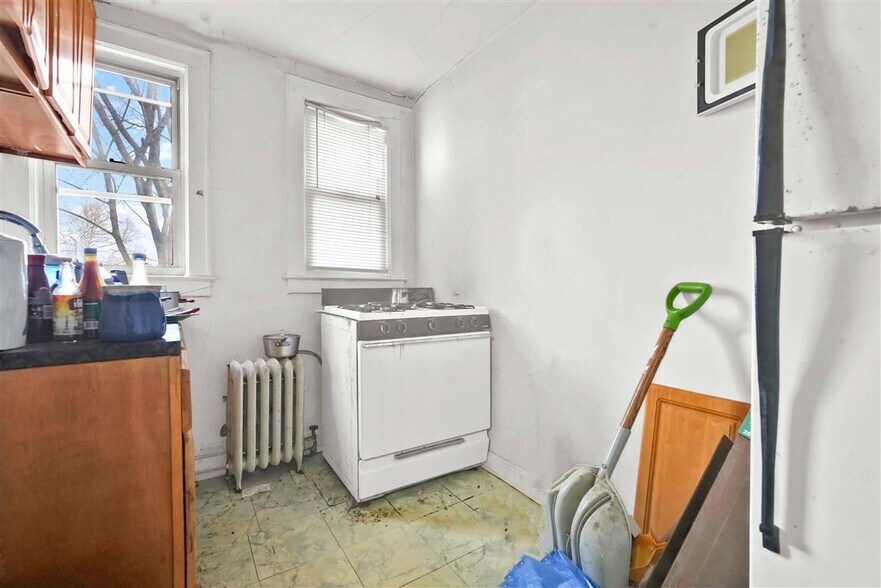 More Photos Of 3930 45th St, Sunnyside Apartments For Sale