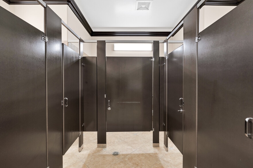 More Photos Of 17180 Soledad Canyon Rd, Canyon Country Religious Facility For Sale