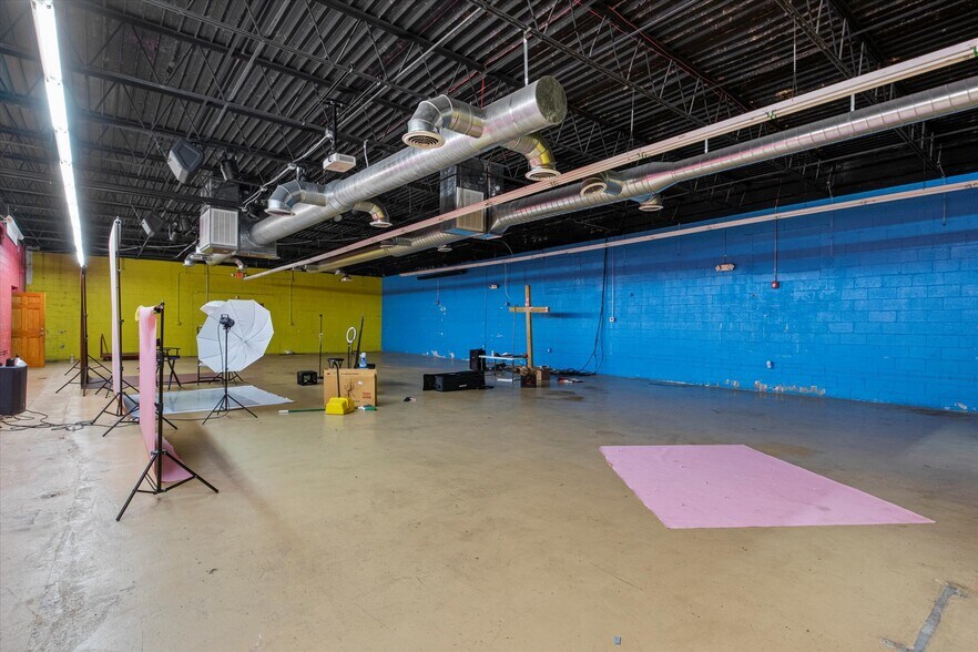 More Photos Of 987 Hollywood Rd NW, Atlanta Industrial For Sale