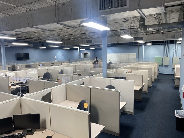 More Photos Of 2800 Gateway Dr, Pompano Beach Manufacturing For Lease