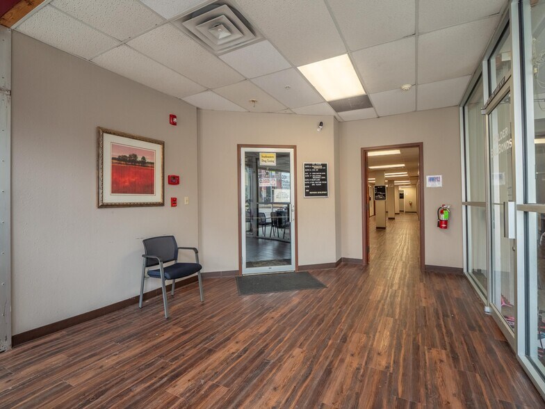 More Photos Of 122 E Carl Albert Pky, Mcalester Office For Sale