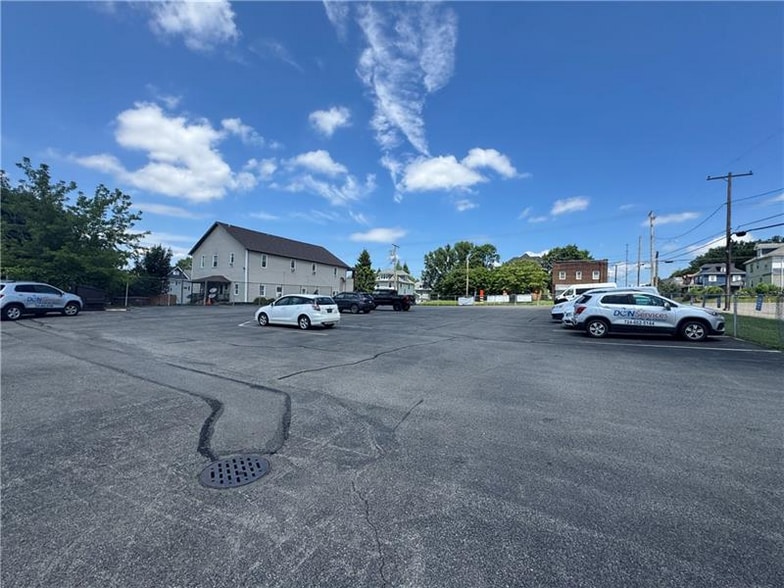 More Photos Of 831 Harrison St, New Castle Flex For Sale