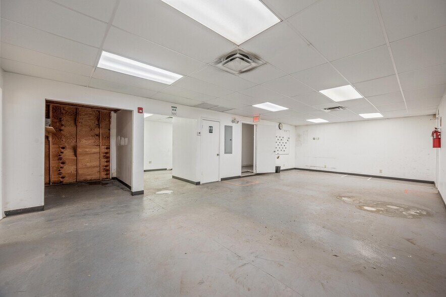 More Photos Of 3041 Gateway Dr, Pompano Beach Warehouse For Sale