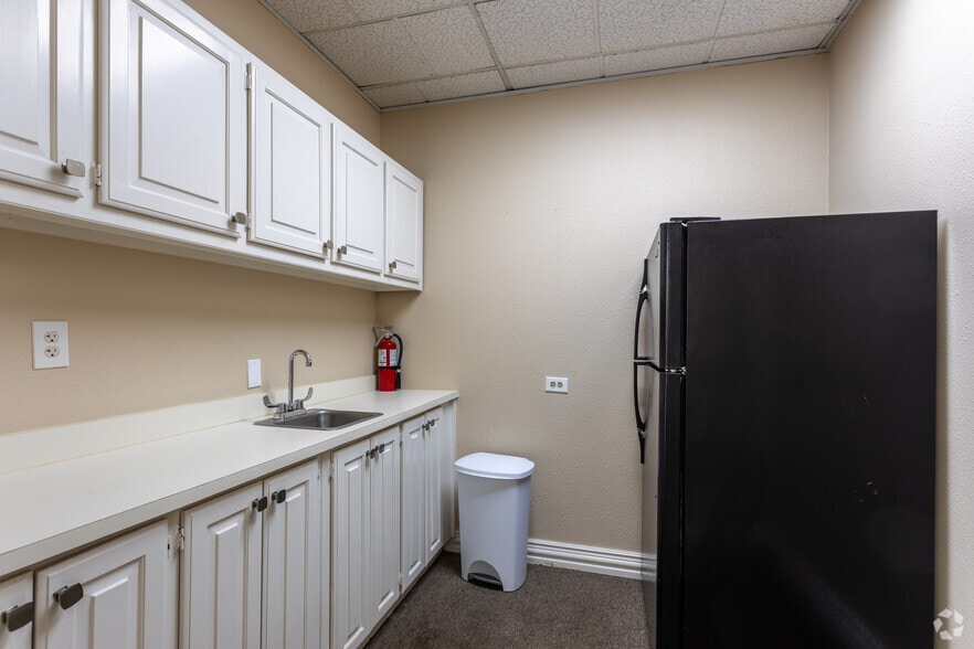 More Photos Of 2121 W Spring Creek Pky, Plano Office For Lease