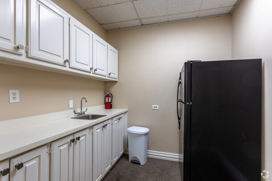 More Photos Of 2121 W Spring Creek Pky, Plano Office For Lease