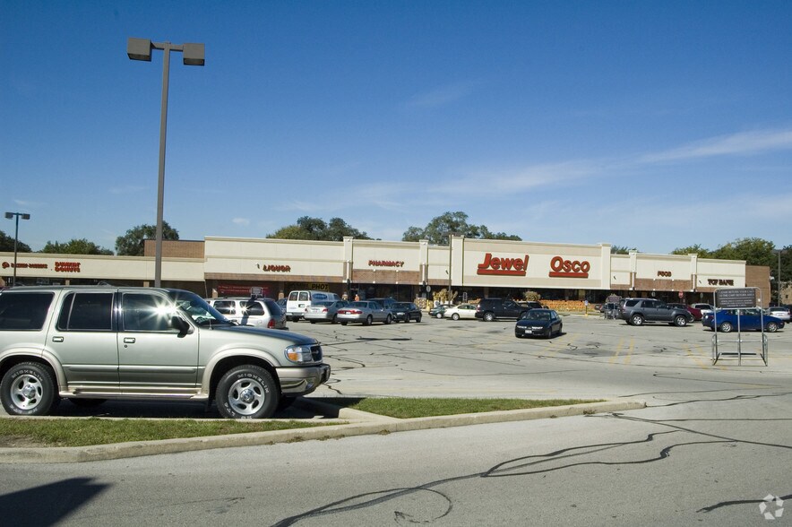 More Photos Of 181-211 E Butterfield Rd, Elmhurst Storefront Retail Office For Lease