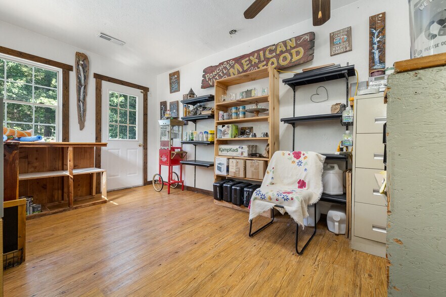 More Photos Of 621 Court St, Jasper Trailer Camper Park For Sale