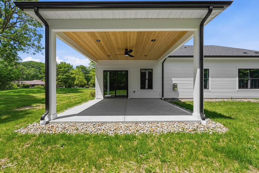 More Photos Of 100 Huselton Dr, Butler Specialty For Sale