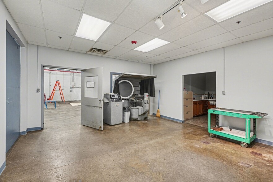 More Photos Of 49 2nd St, New Vienna Industrial For Lease